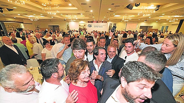 Aznar participa en una comida con militantes del PP en Torre Pacheco, Murcia