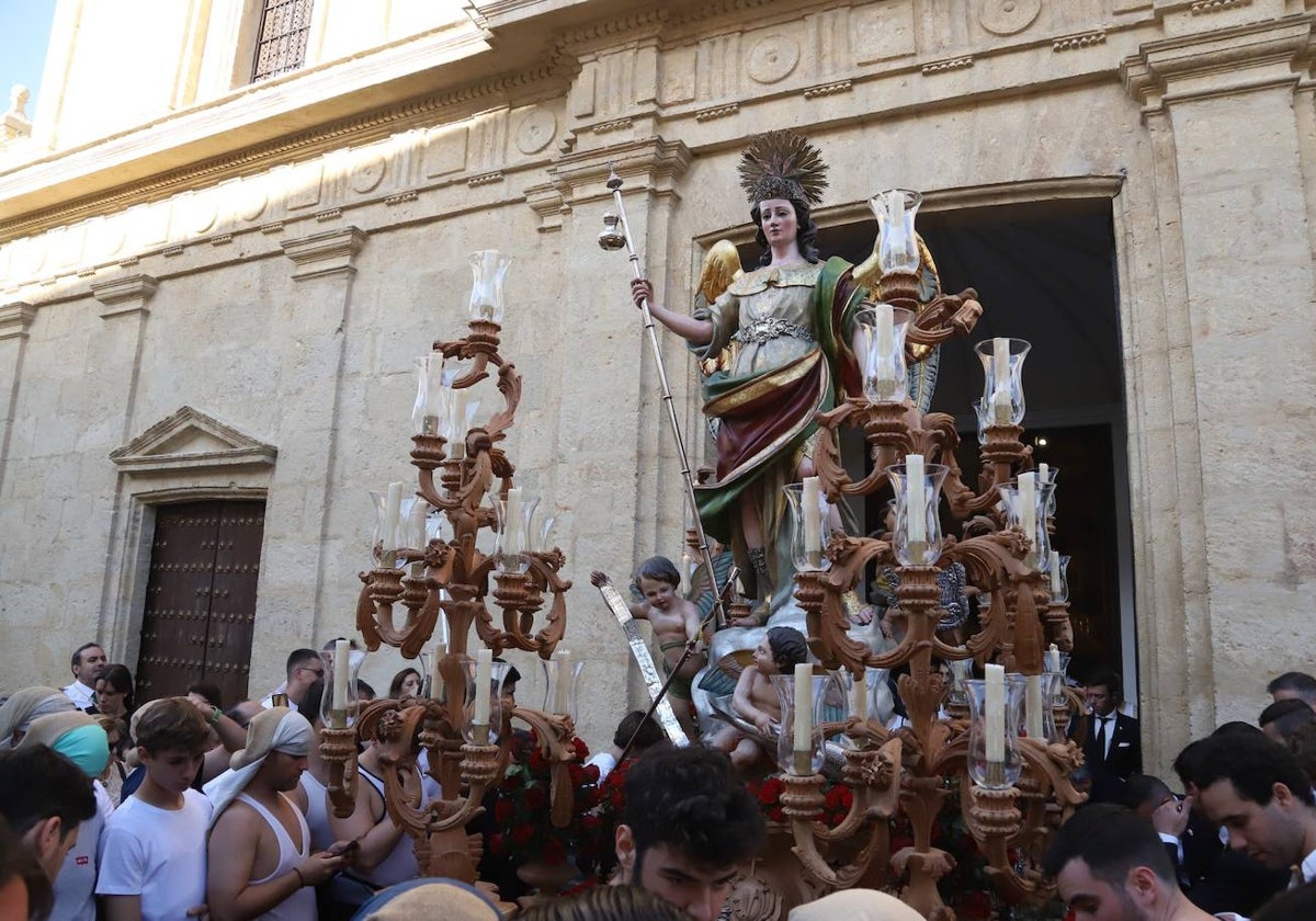 San Rafael, nada más salir de la iglesia del Juramento en la procesión en rogativas por la lluvia, este sábado