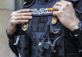 Detienen a un joven por robarle el móvil a un menor con el método 'ronaldinho' en Alicante