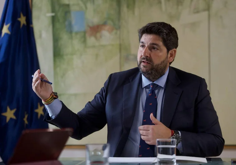 El Presidente de Murcia, Fernando López Miras, durante un momento de la entrevista con ABC en el Palacio de San Esteban, sede del Gobierno autonómico