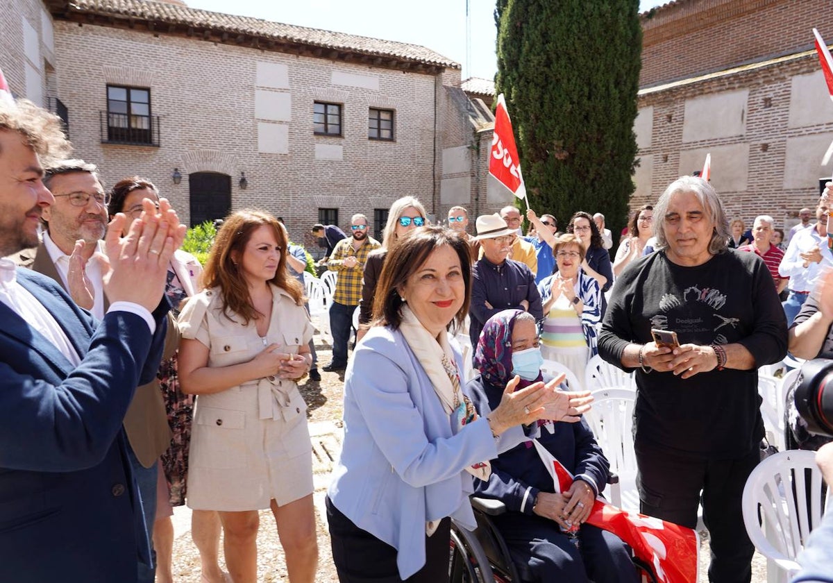 La ministra de Defensa, Margarita Robles, este domingo en un acto de precampaña del PSOE en Medina del Campo (Valladolid)