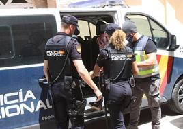 Dos detenidas por robar en pisos de Córdoba mediante el 'resbalón', y así es cómo la Policía te dice que puedes evitarlo