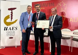Joaquín Parra, de Wine Up, recibe el máximo reconocimiento de los sumilleres españoles en Fenavin