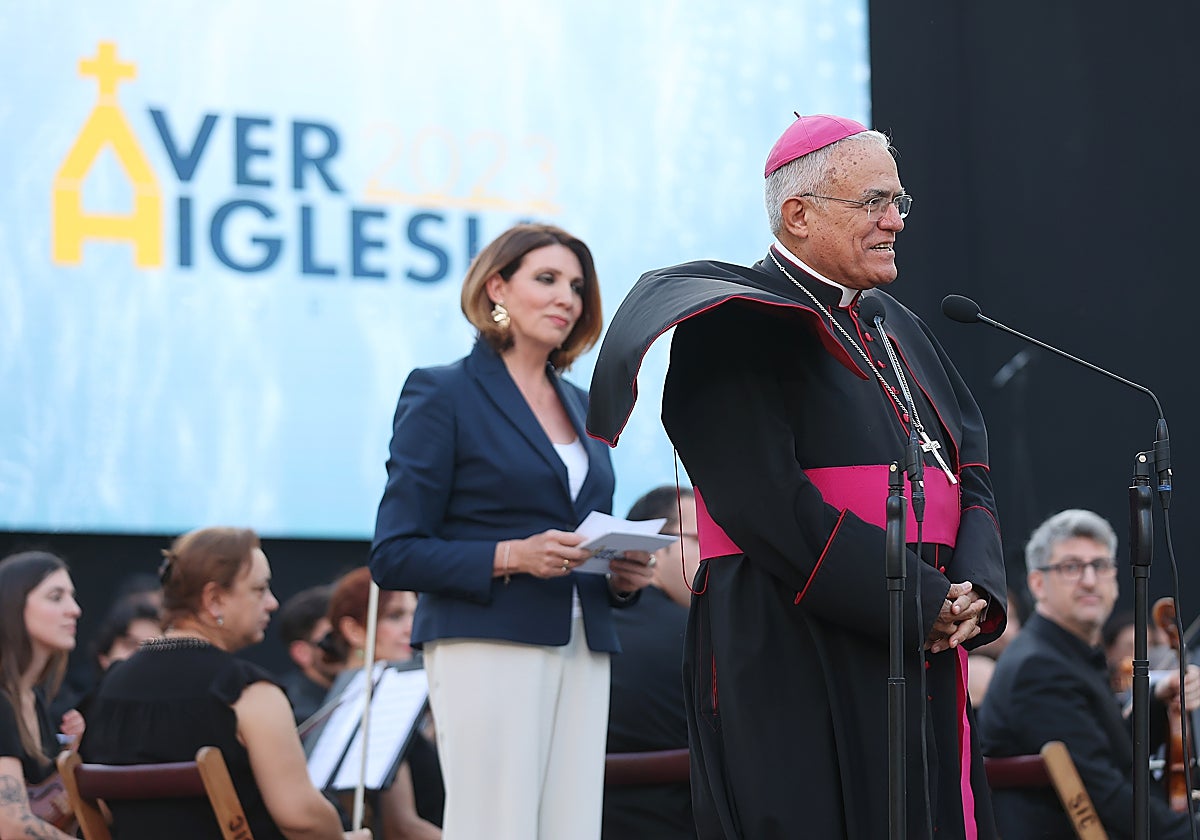 El prelado, en la presentación del documento en el Palacio Episcopal
