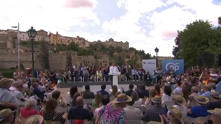 Feijóo anima a los candidatos de PSOE a dejar el partido si Sánchez no rompe con Bildu