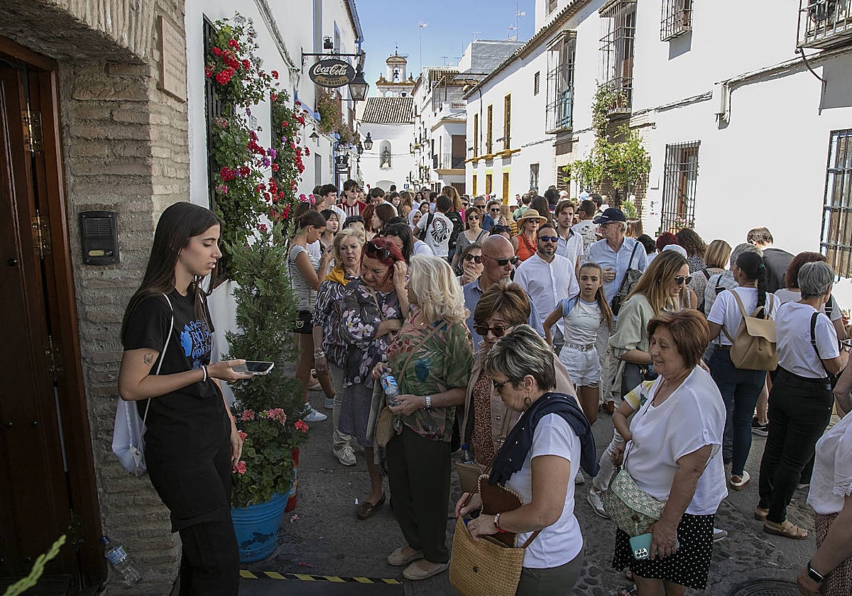 Colas en los patios este sábado