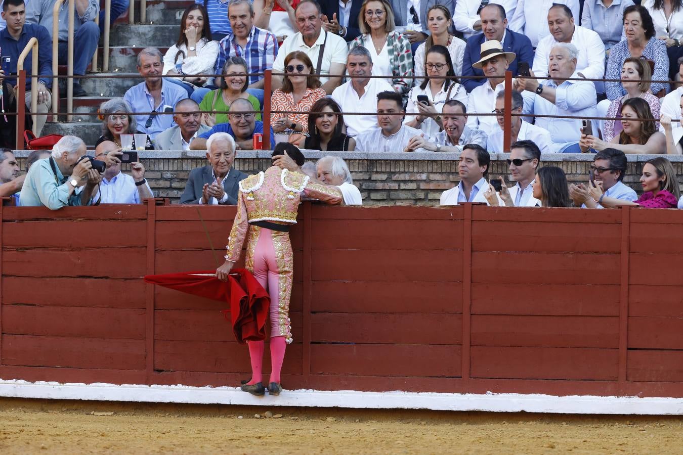 El triunfo de Manuel Román en su debú en la plaza de toros de Córdoba, en imágenes