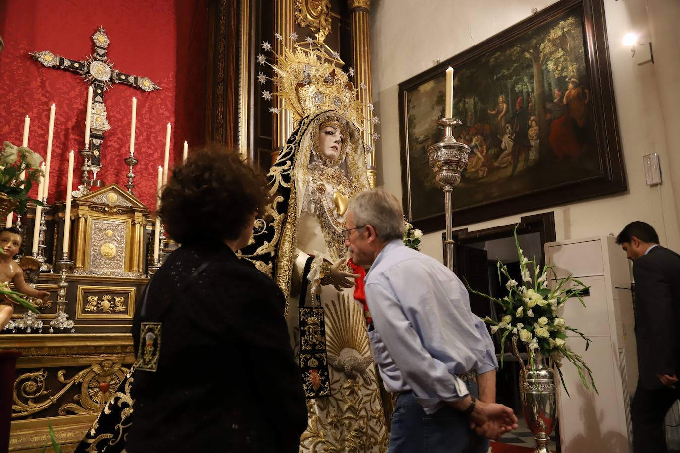 En imágenes, el besamanos extraordinario de la Virgen de los Dolores de Córdoba