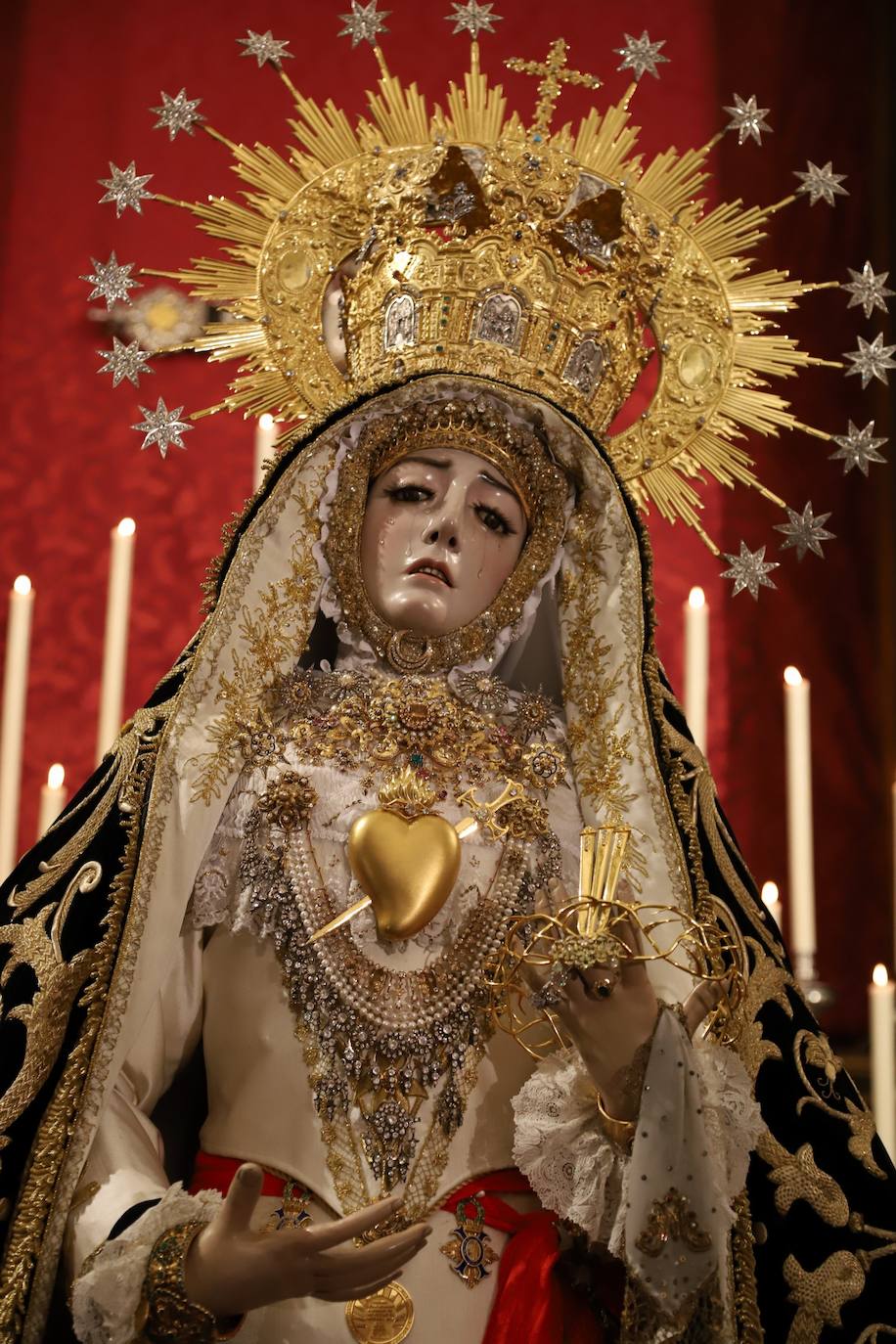 En imágenes, el besamanos extraordinario de la Virgen de los Dolores de Córdoba