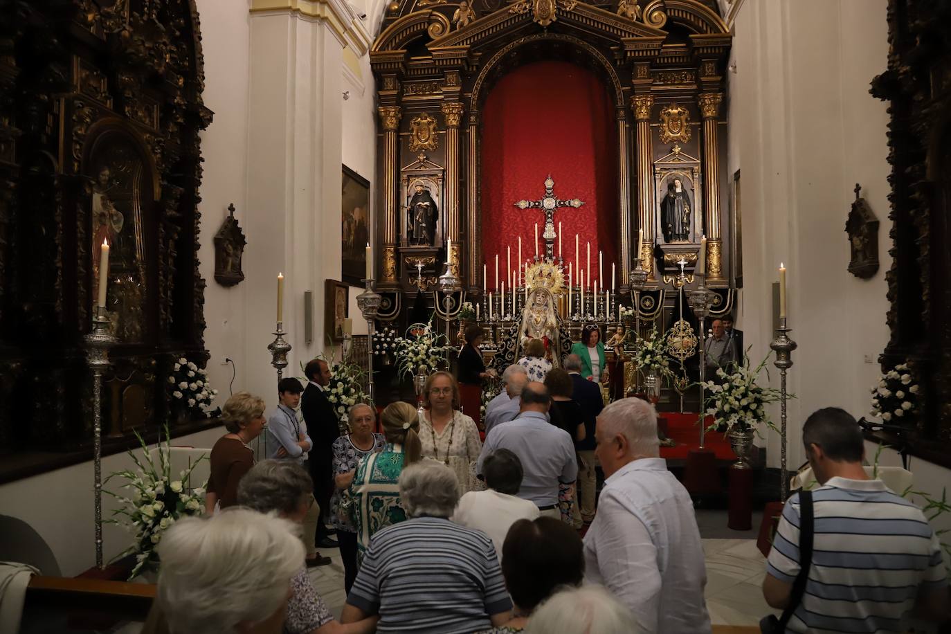 En imágenes, el besamanos extraordinario de la Virgen de los Dolores de Córdoba