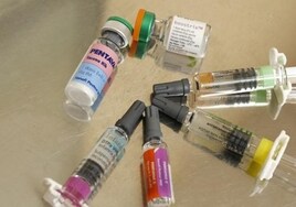 Salud vacuna contra la difteria y el tétanos a los niños de Almería nacidos en 2009