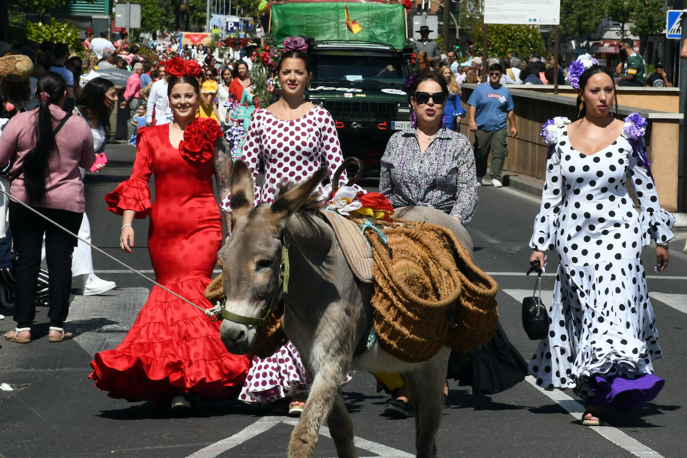 Brillante desfile de carrozas para cerrar las fiestas de San Isidro en Talavera