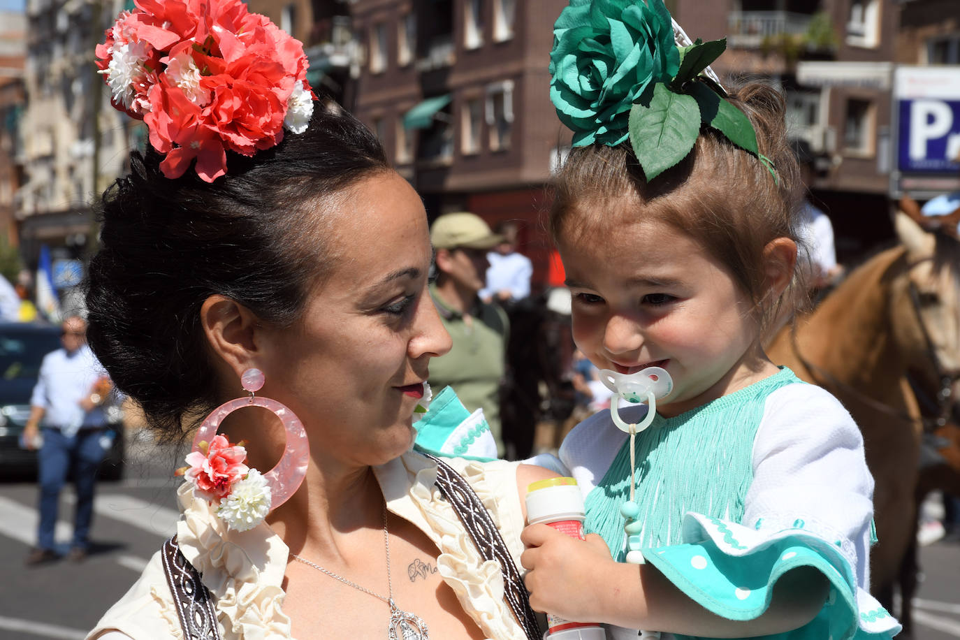 Brillante desfile de carrozas para cerrar las fiestas de San Isidro en Talavera