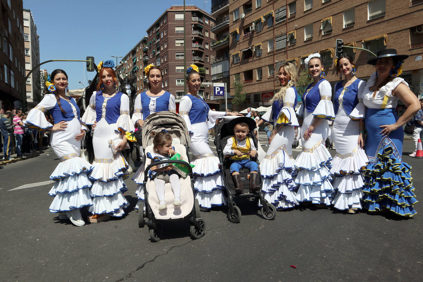 Brillante desfile de carrozas para cerrar las fiestas de San Isidro en Talavera