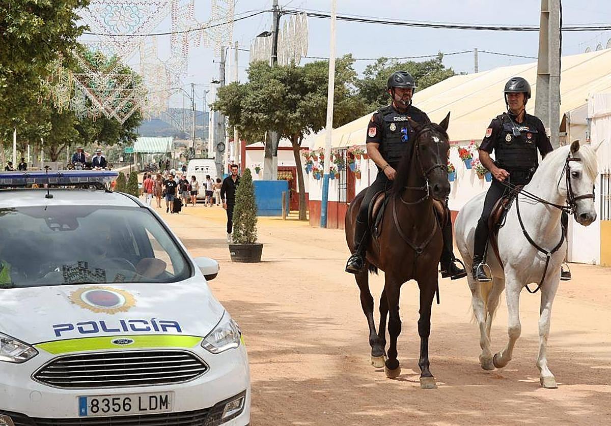 Agentes de la Policía Local en una imagen de archivo de la Feria de Córdoba