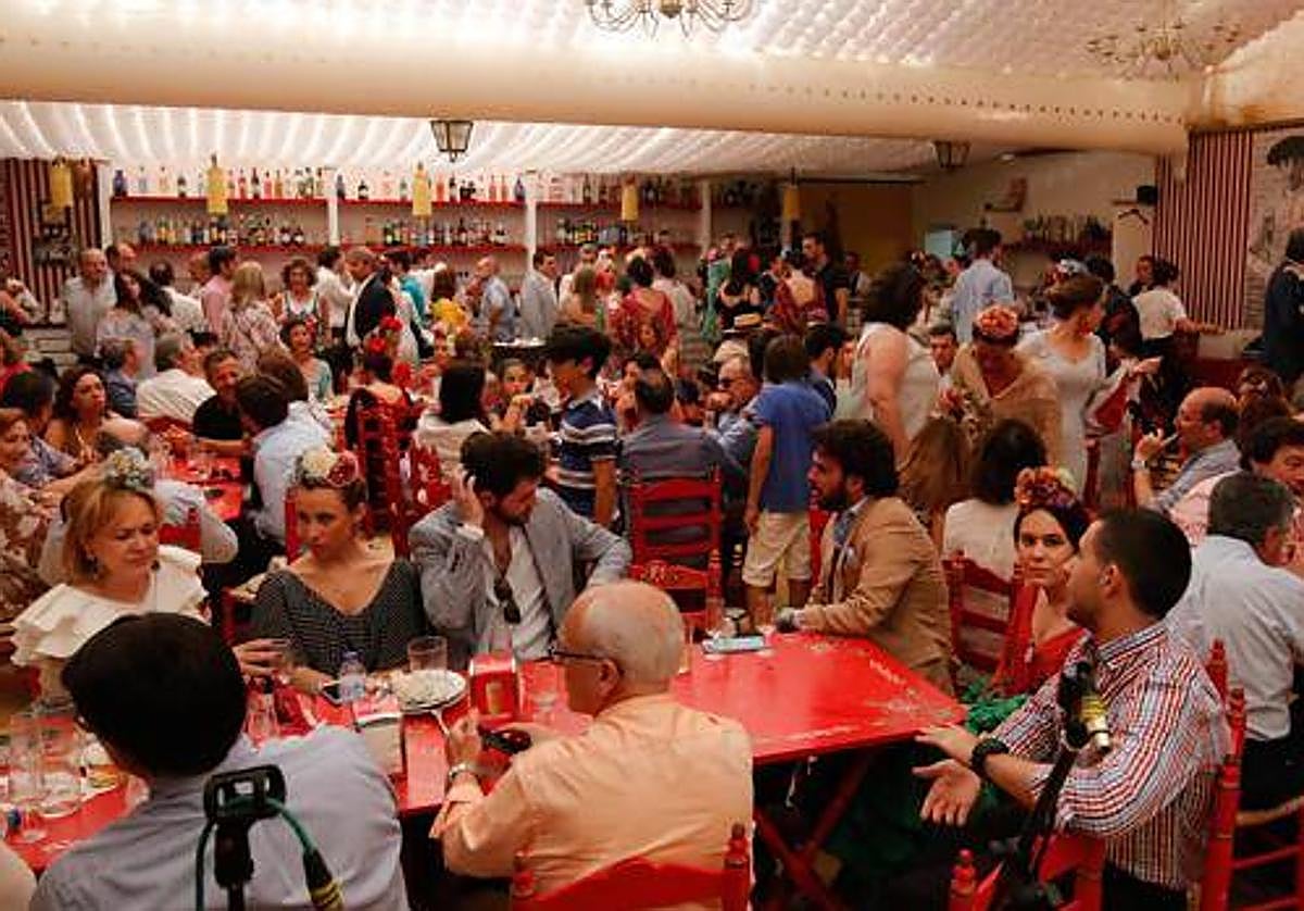 Interior de una caseta de la Feria de Córdoba el año pasado