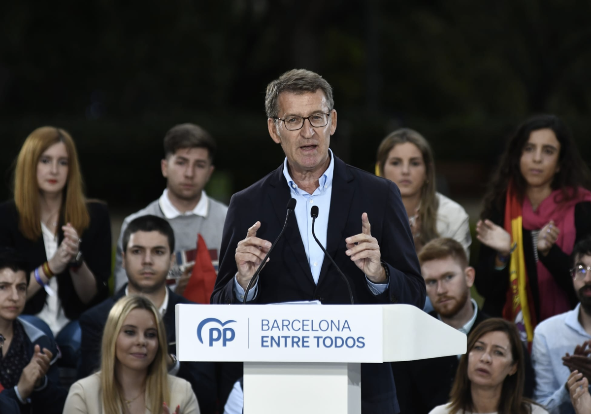 Alberto Núñez Feijóo, hoy, en el mitin de Barcelona para apoyar al candidato del PP en la ciudad, Daniel Sirera