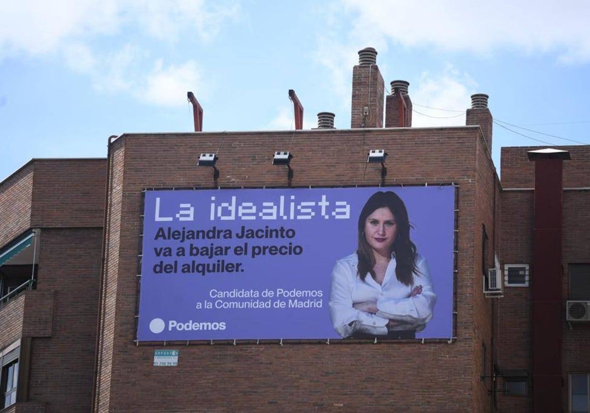 Foto del cartel de campaña de Alejandra Jacinto, candidata de Unidas Podemos por Madrid