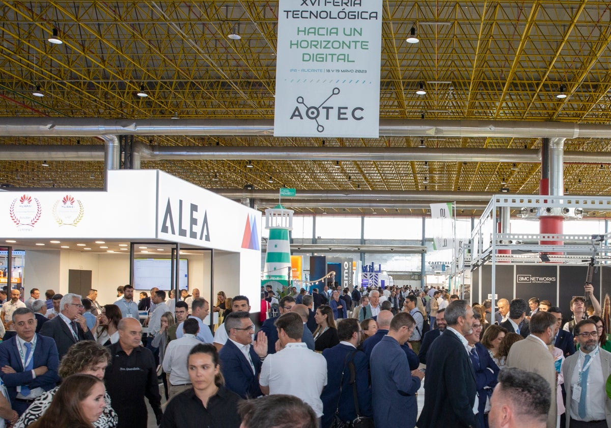 Ambiente en la Feria AOTEC celebrada en Alicante