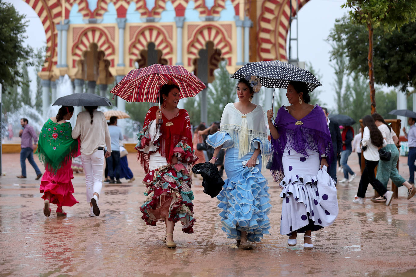 La Feria de Córdoba bajo la lluvia en imágenes
