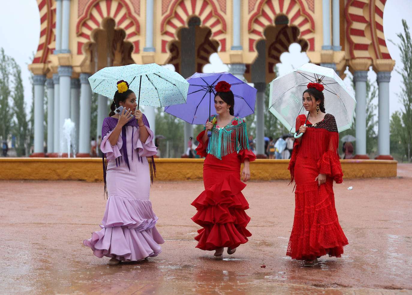 La Feria de Córdoba bajo la lluvia en imágenes