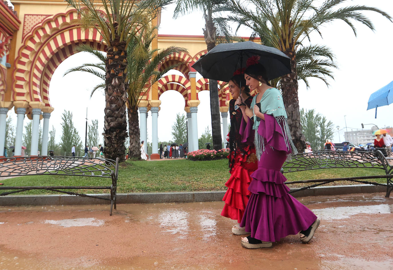 La Feria de Córdoba bajo la lluvia en imágenes
