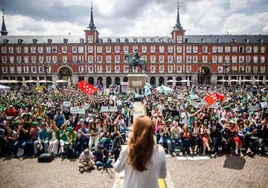 García y Maestre llenan la plaza Mayor en su gran mitin: «Vamos a por el millón de votos»