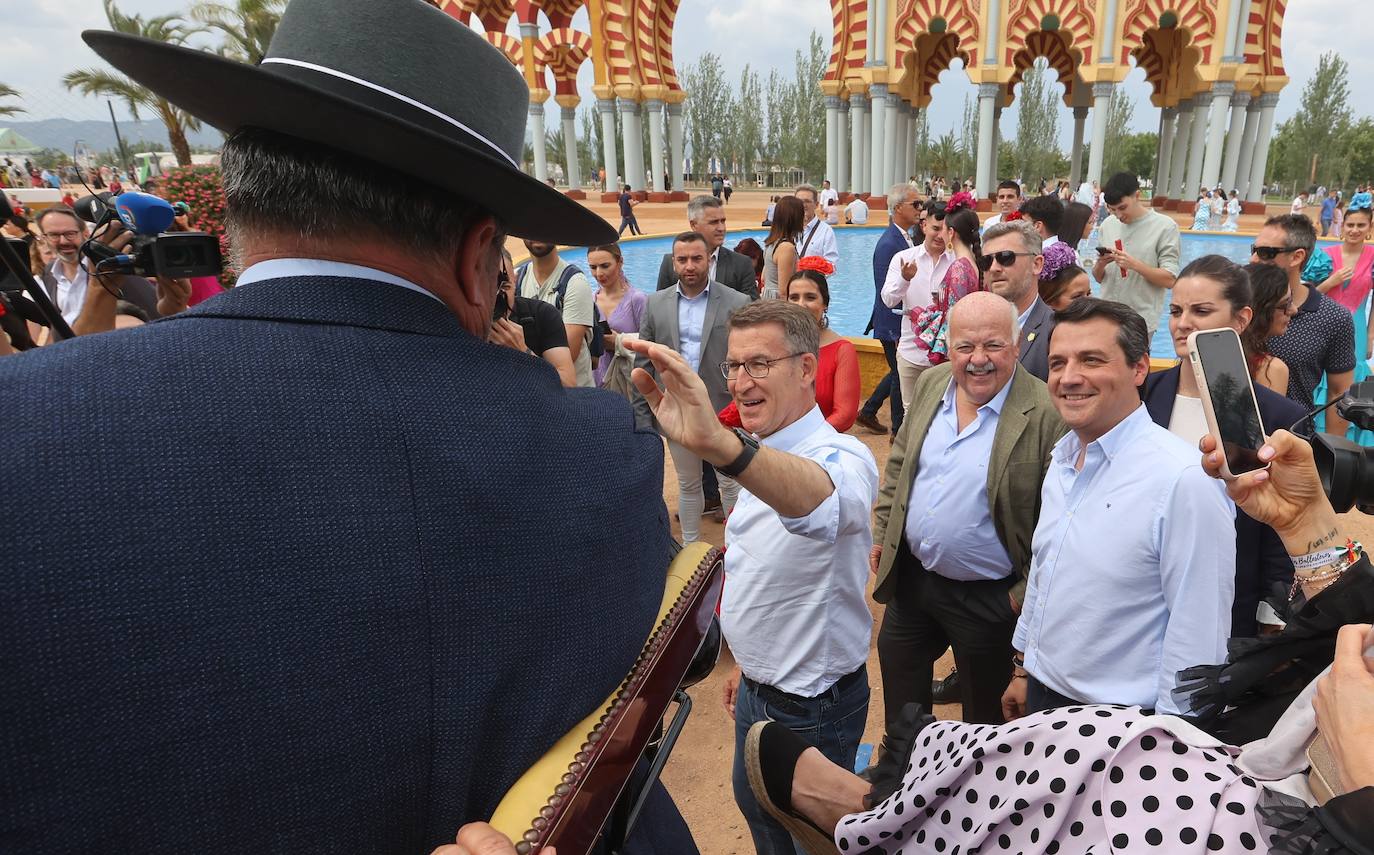 El concurrido paseo de Feijóo por la Feria de Córdoba, en imágenes