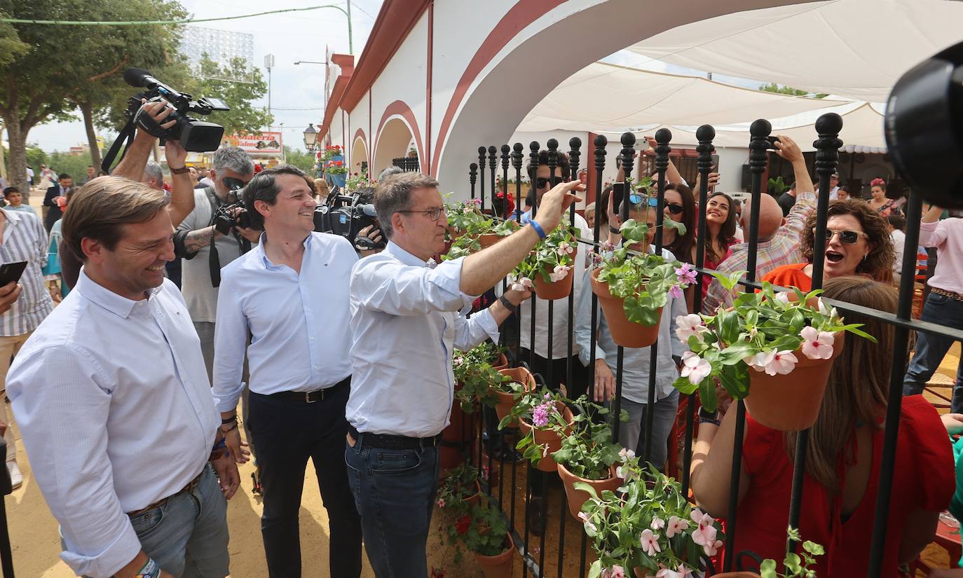 El concurrido paseo de Feijóo por la Feria de Córdoba, en imágenes