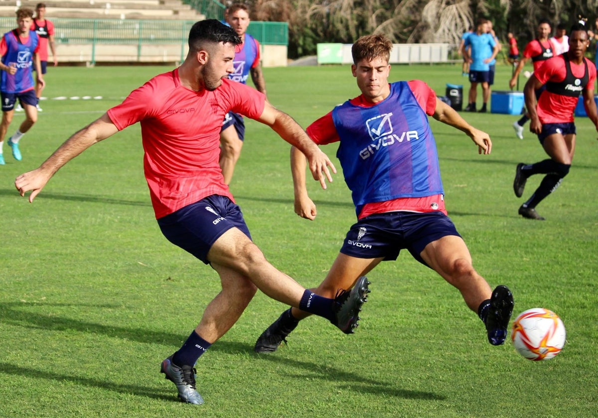 Carlos Puga durante un entrenamiento con el Córdoba CF