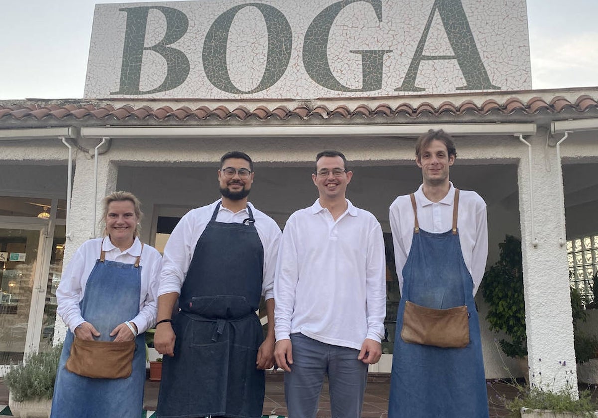 Yolanda, Dani, Miguel y Rubén, empleados del Restaurante Boga, en Gandía (Valencia)