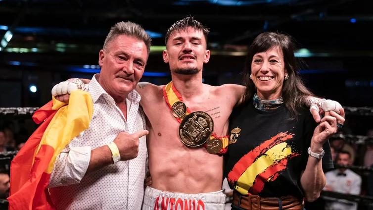 Hamburguesas para celebrar un campeonato de España de boxeo: Antonio Collado ya piensa en Europa
