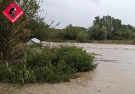 DANA en Alicante: el vídeo de la riada en el Barranco del Juncaret e imágenes de otras zonas con vehículos arrastrados
