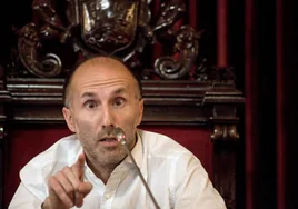 El alcalde de Orense reconoce en un audio «un sobreprecio de la hostia» en una obra a cambio de «100.000» euros de mordida