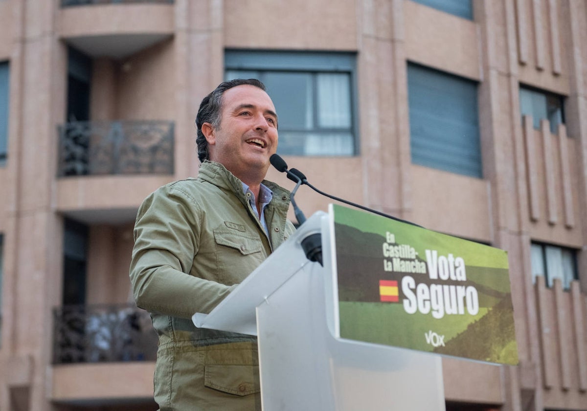 El candidato de Vox a presidir la Junta de Castilla-La Mancha, David Moreno, en un mitin en Albacete