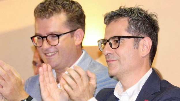 Manuel Zamora y Félix Bolaños durante el mitin del PSOE en Mojácar.