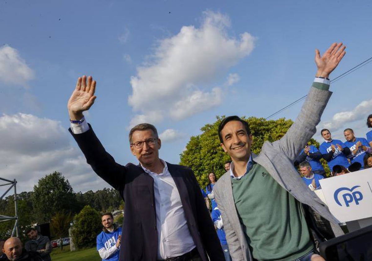 Alberto Núñez Feijóo y el candidato del PP en Ferrol, José Manuel Rey Varela, en un acto electoral reciente