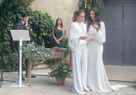Twitter bloquea a un concejal del PSOE de Valencia por una foto casando a su hermana con otra mujer