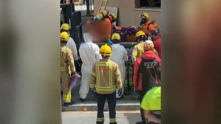 Rescatan a un hombre en su domicilio de entre toneladas de basura