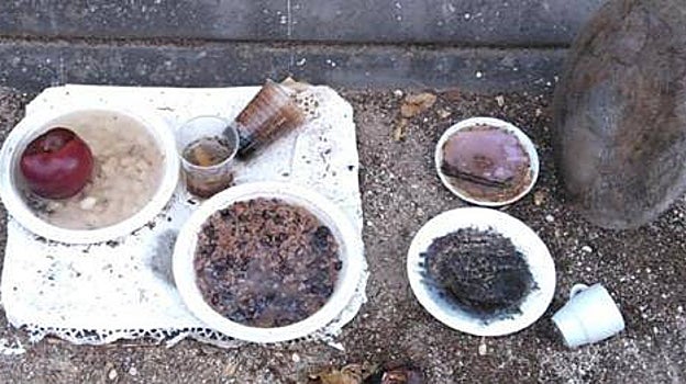 Detalle de una ofrenda satánica en Madrid