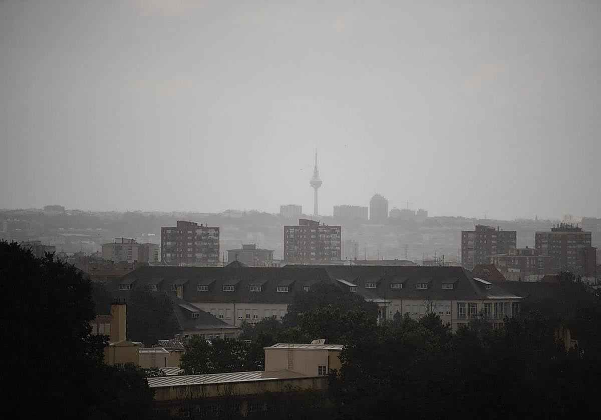 Sigue en directo el estado del tráfico y el transporte público en Madrid en una hora punta de viernes marcada por la alerta amarilla por lluvias