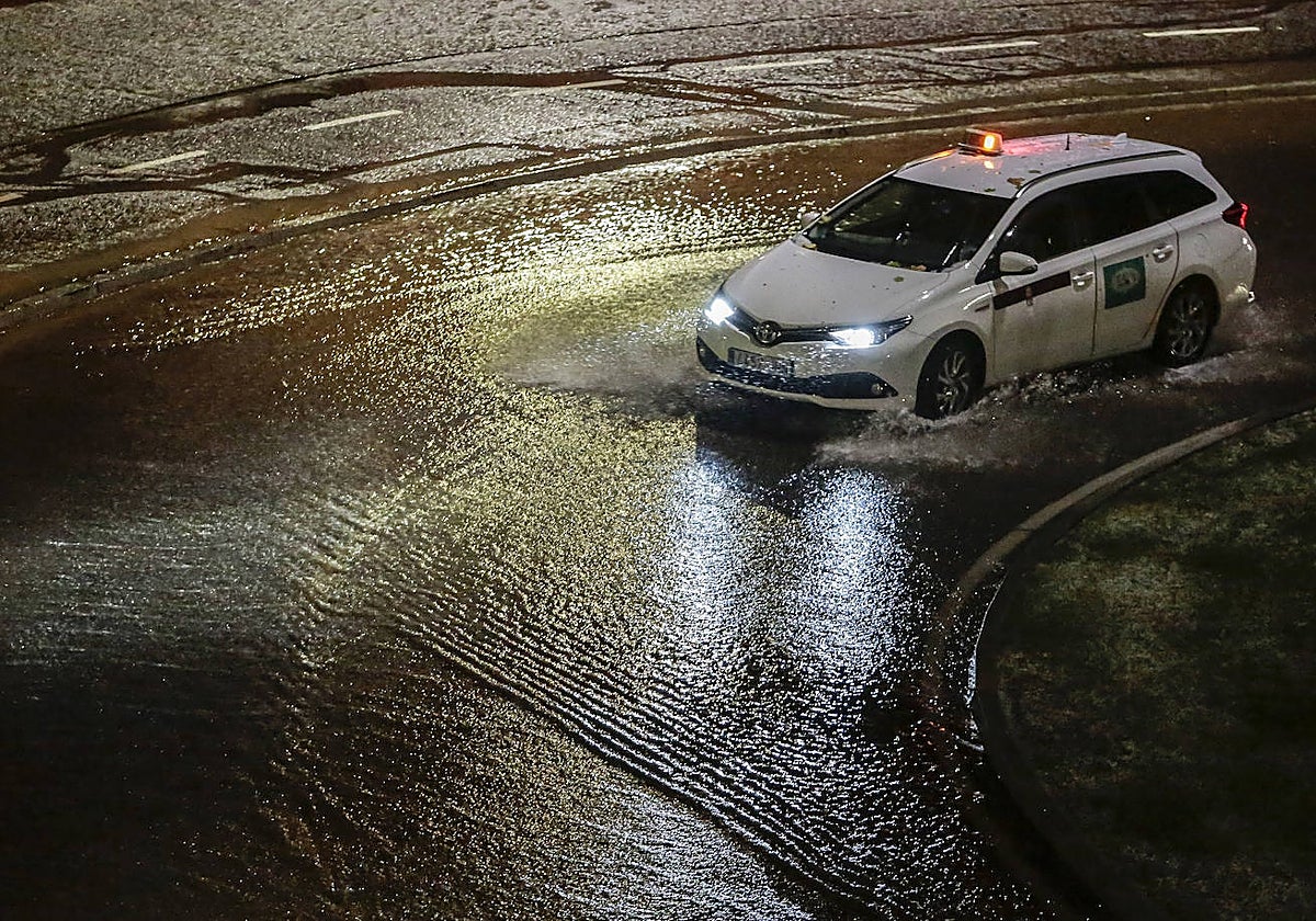 Fuerte tormenta en la capital leonesa en una reciente imagen de archivo