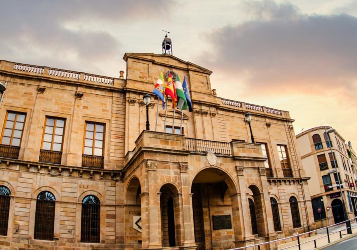 Imagen del Ayuntamiento de Linares, el municipio más poblado de Andalucía donde ha prosperado una moción de censura