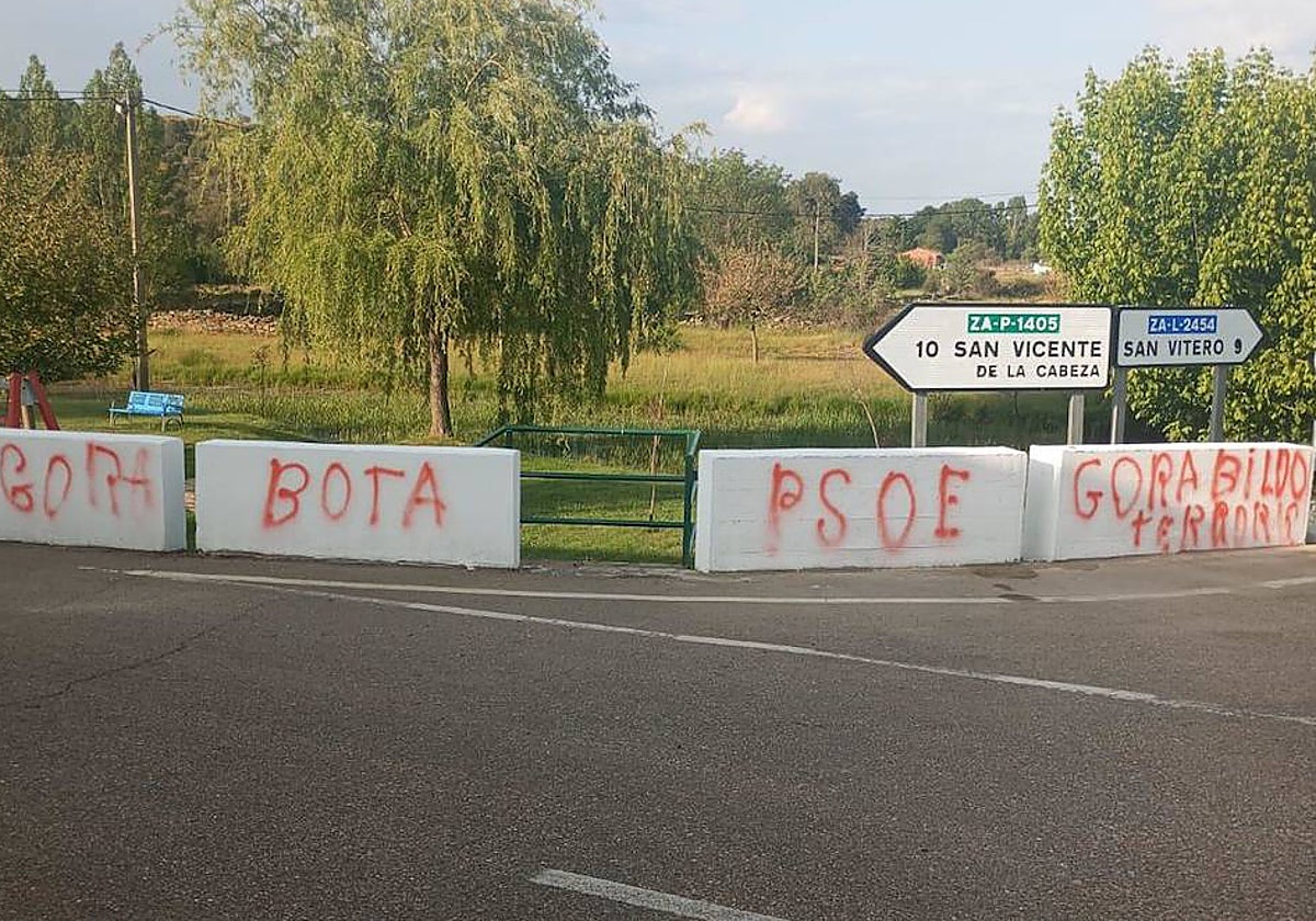 Una de las pintadas aparecidas en Mahíde y Figueruela de Arriba (Zamora)
