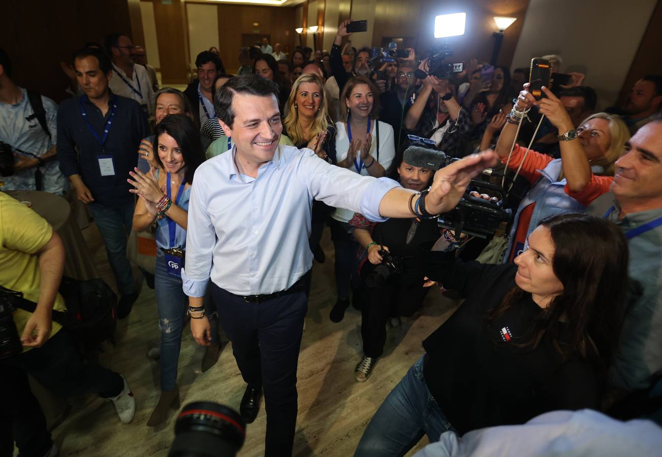 El ambiente electoral en la sede del PP, en imágenes