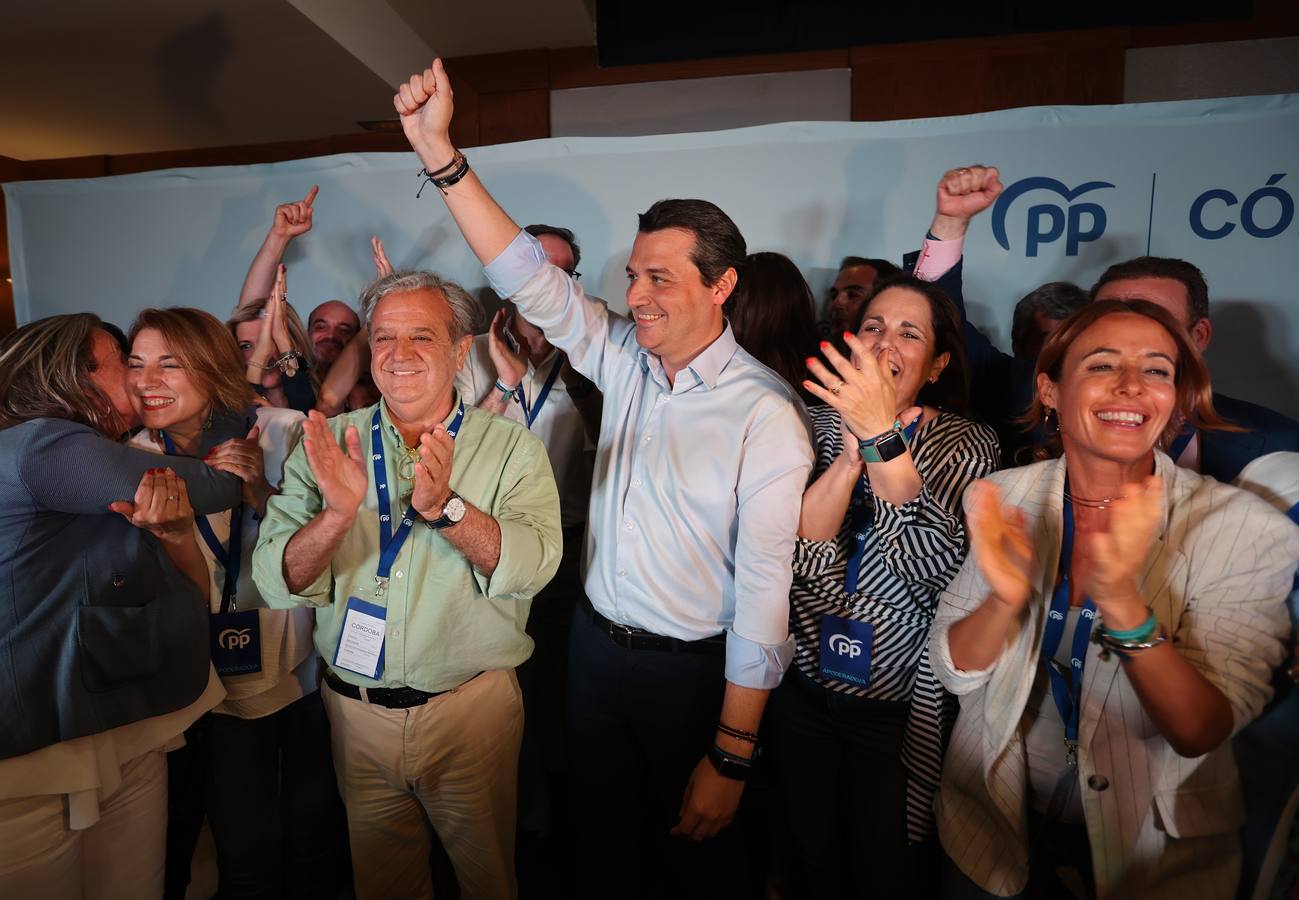 El ambiente electoral en la sede del PP, en imágenes