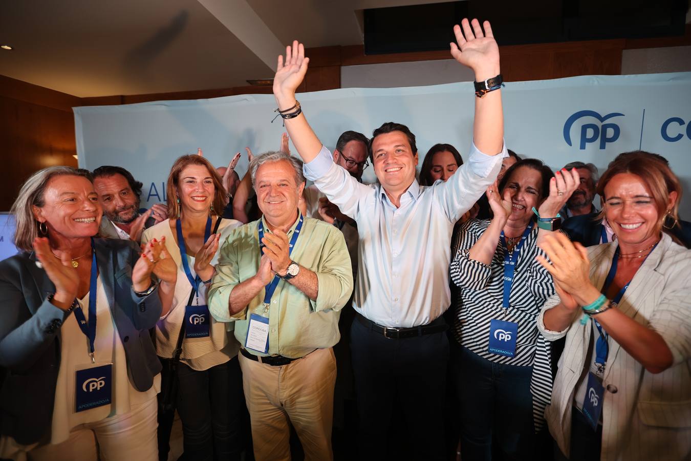 El ambiente electoral en la sede del PP, en imágenes