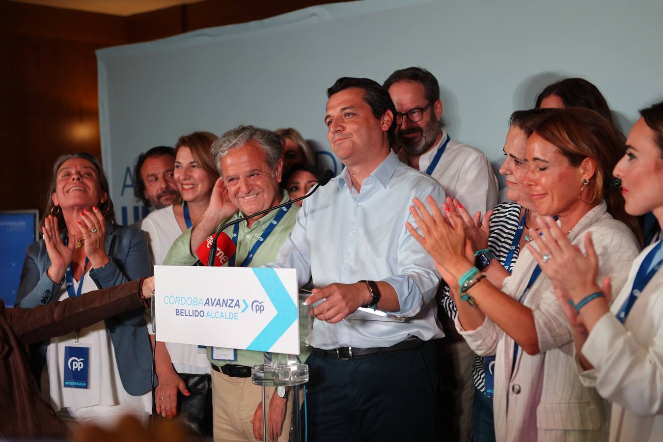 El ambiente electoral en la sede del PP, en imágenes