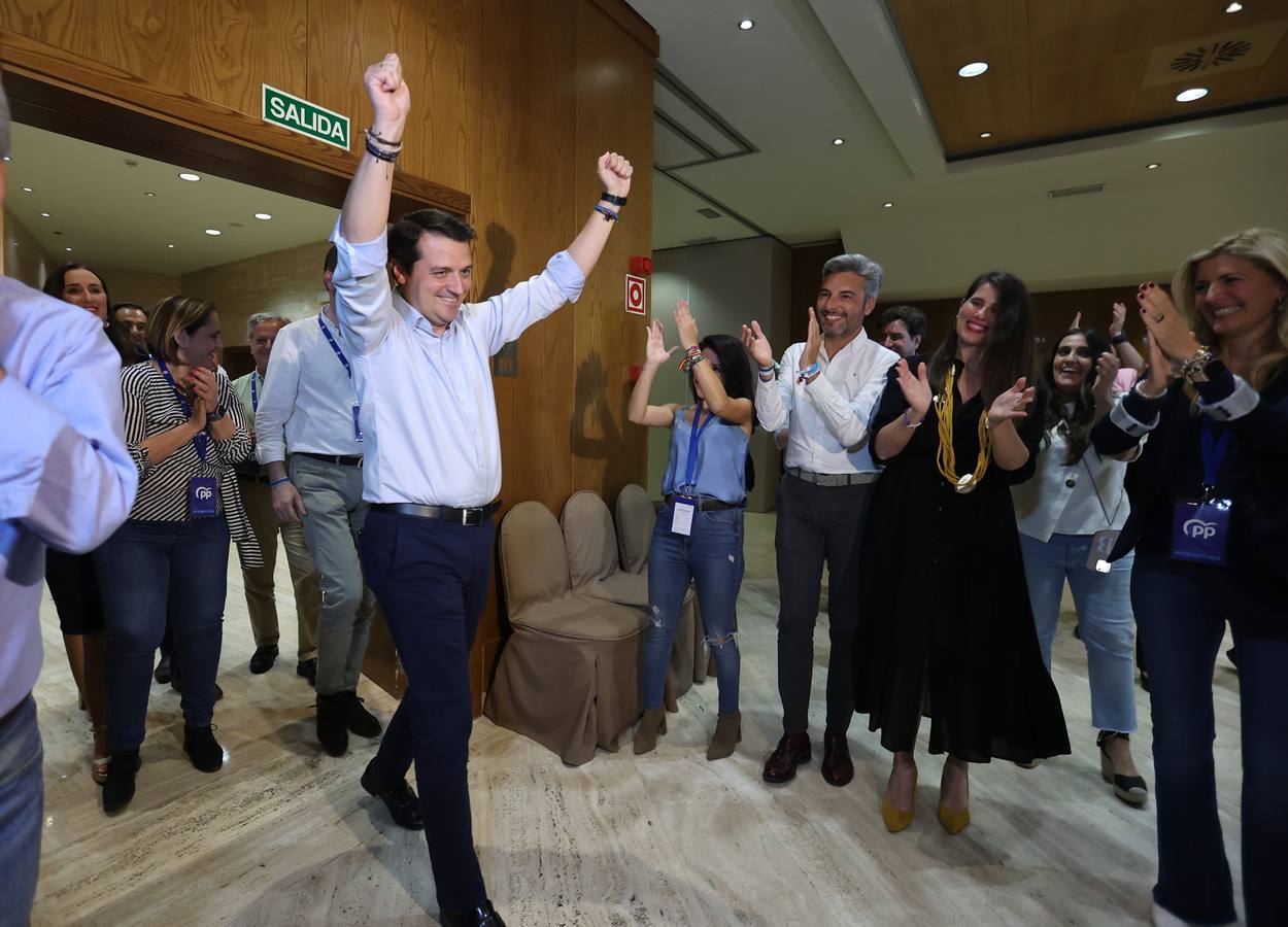 El ambiente electoral en la sede del PP, en imágenes