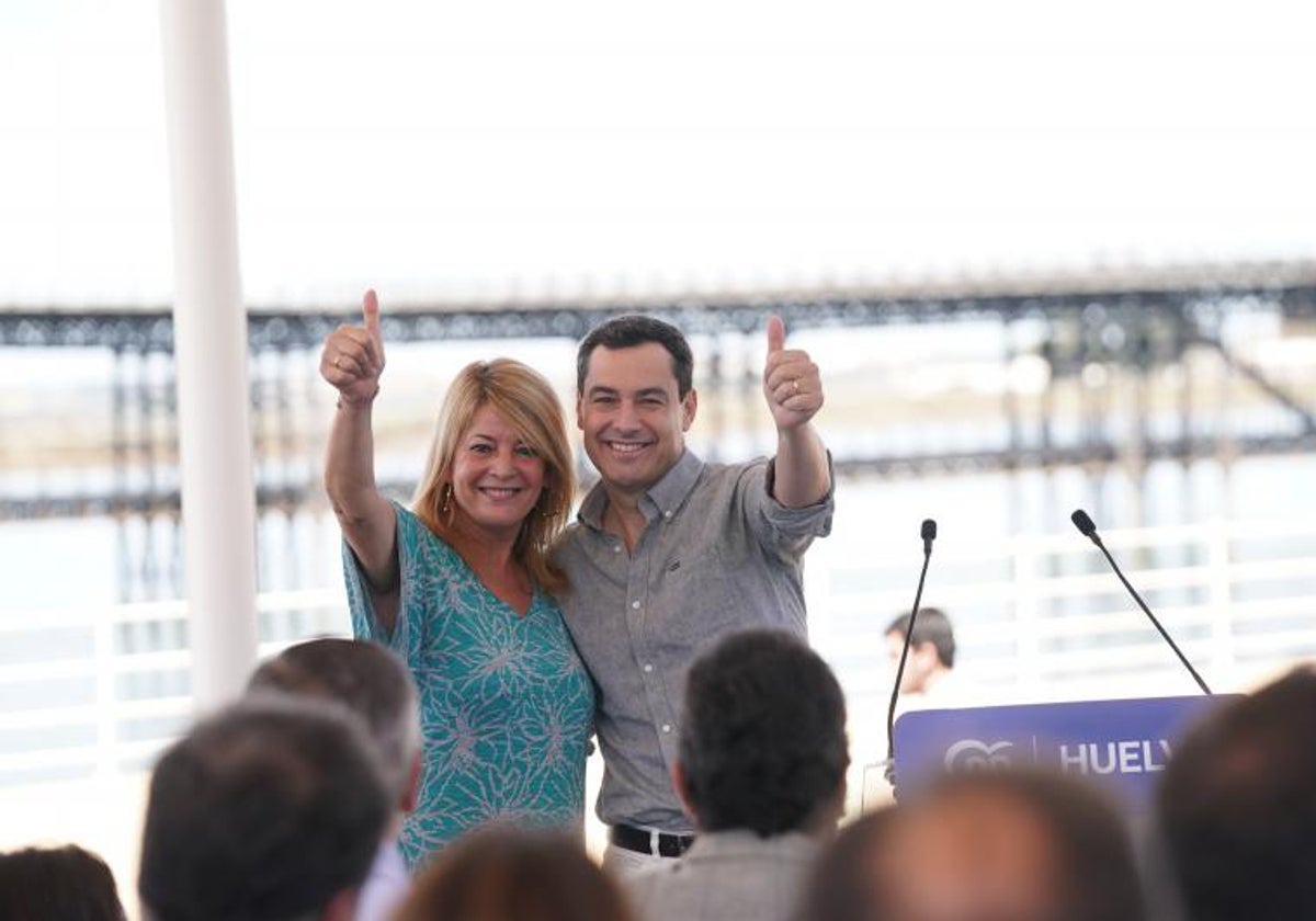 Pilar Miranda junto a Juanma Moreno